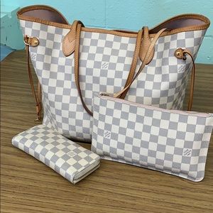 Louis Vuitton never full handbag with wallet